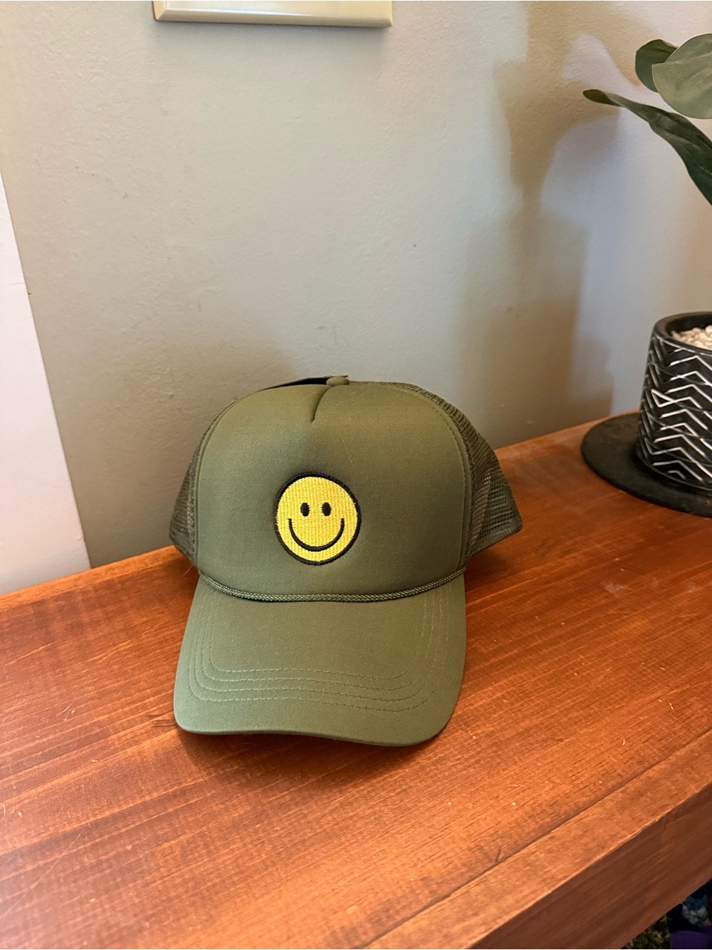 David & Young Olive Green Smiley Face Trucker Hat Mesh Snapback NWT